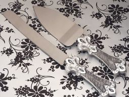 Platinum Fleur De Lis collection Cake and Knife set.