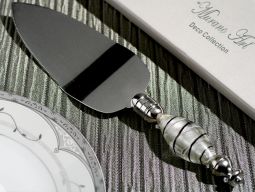 Murano art deco collection cake server. Out of stock until sep 30