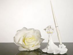 Bride and Groom with Calla Lily Bouquet Pen Set