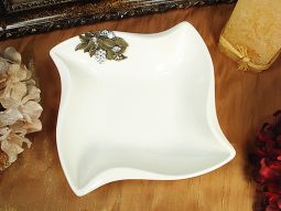 White Porcelain Twist Dish with Deluxe Metal Grape