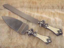 Sophisticated Ivory Fleur de lis cake and knife set