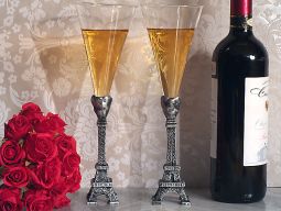 Stunning silver Eiffel Tower toasting glasses set