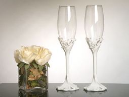 Love Theme Toasting Glasses