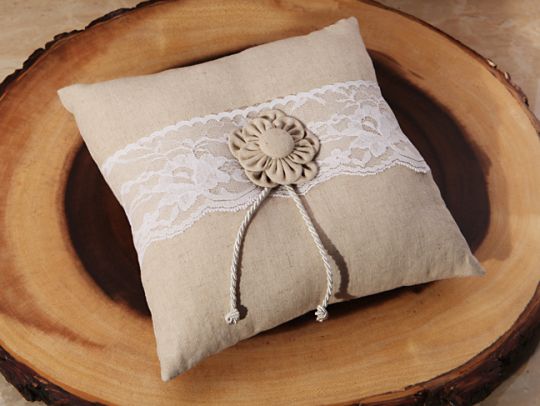 Rustic collection Burlap and Lace ring pillow toccabile