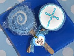 Lollipop towel favor blue Cross design